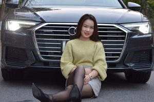 奥迪车内穿黑丝细高跟的嫂子