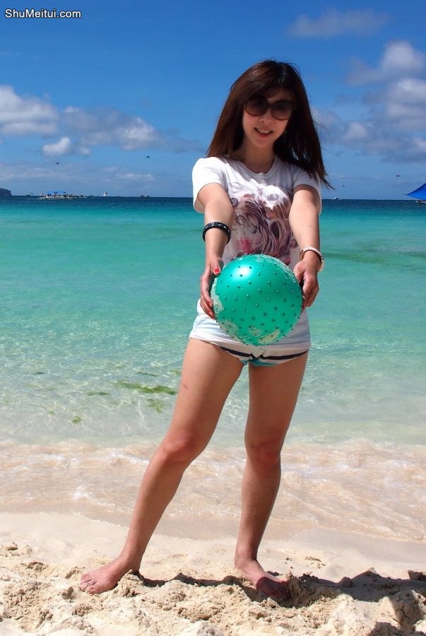 尹嫂放假去海边玩儿各种露腿[第10张/共23张]