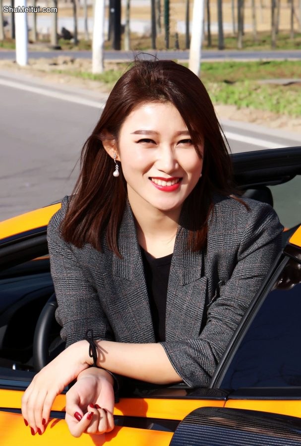 超跑和肉丝袜美腿更加般配哦[第6张/共14张]