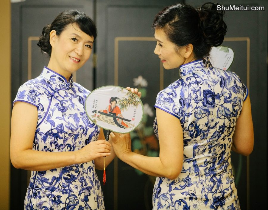 何姐和她的朋友们统一身着青花瓷旗袍排练[第32张/共35张]