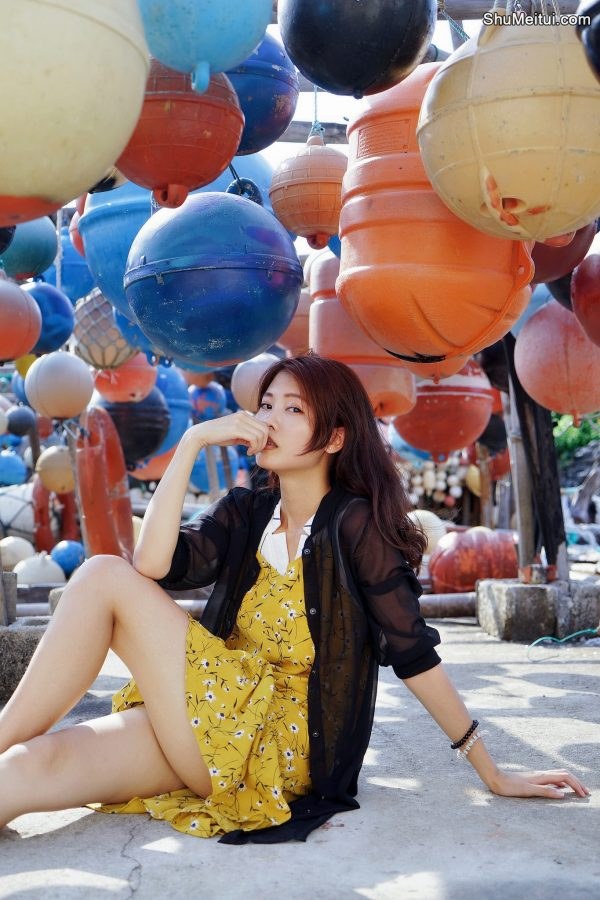 极品人妻在渔村旅行不时露出大腿[第4张/共44张]