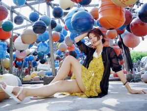 极品人妻在渔村旅行不时露出大腿