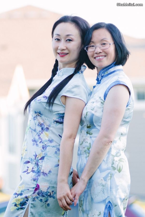 何姐和她的旗袍朋友白裙长发熟妇魅力十足[第2张/共20张]