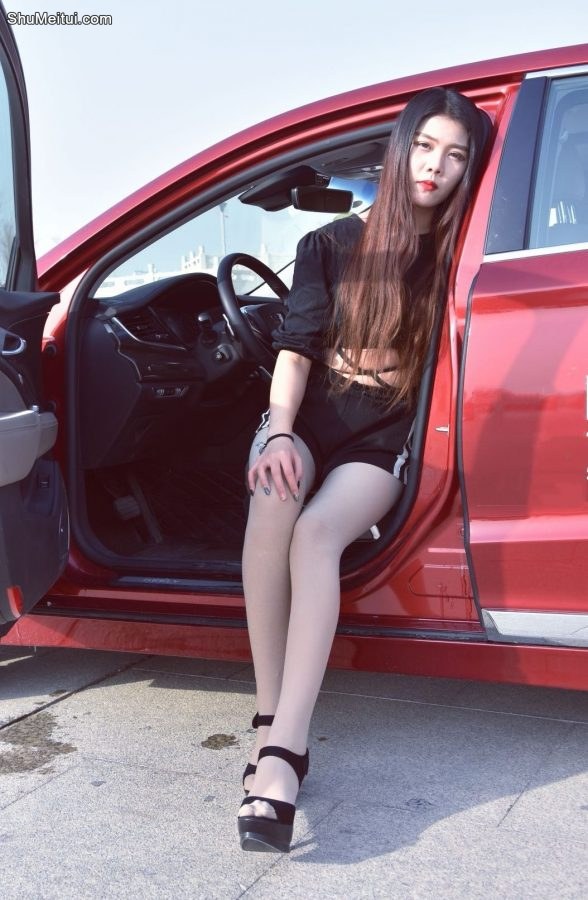 冬日里穿厚肉丝袜的大长腿御姐[第13张/共44张]