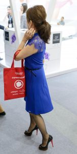 年近50却风韵犹存的客户大姐，得点赞