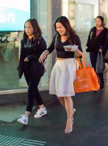 周五下班的媳妇是最漂亮的时候，彻底的撒了欢