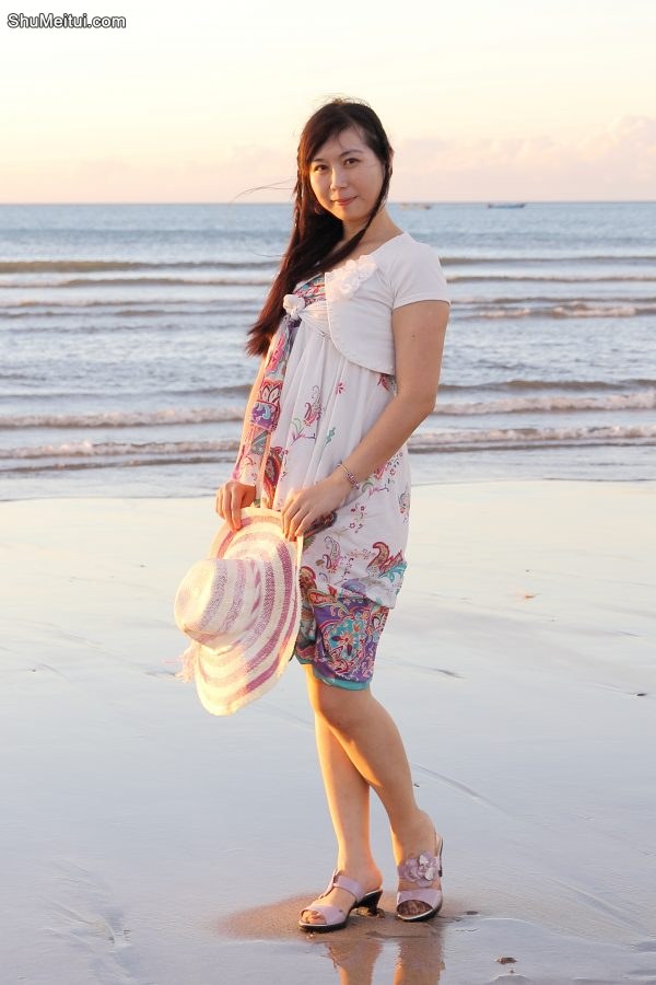 熟妇穿凉高拖鞋到海边就脱掉了[第17张/共22张]