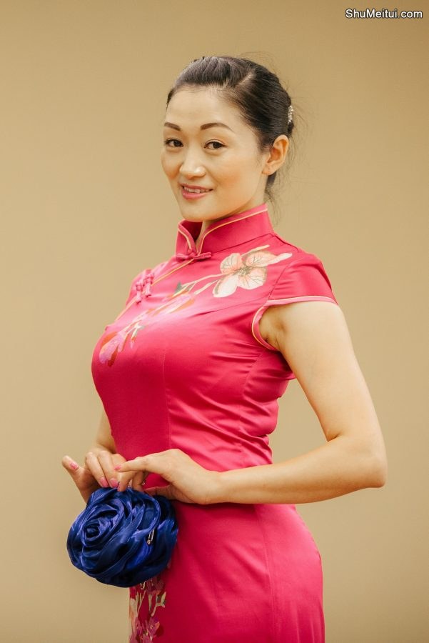 何姐和她的旗袍朋友穿各种各样的旗袍拍照片[第11张/共43张]