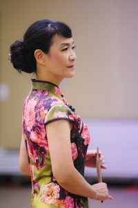 何姐和她的旗袍朋友穿各种各样的旗袍拍照片