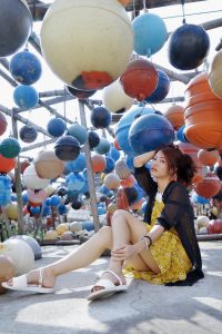 极品人妻在渔村旅行不时露出大腿