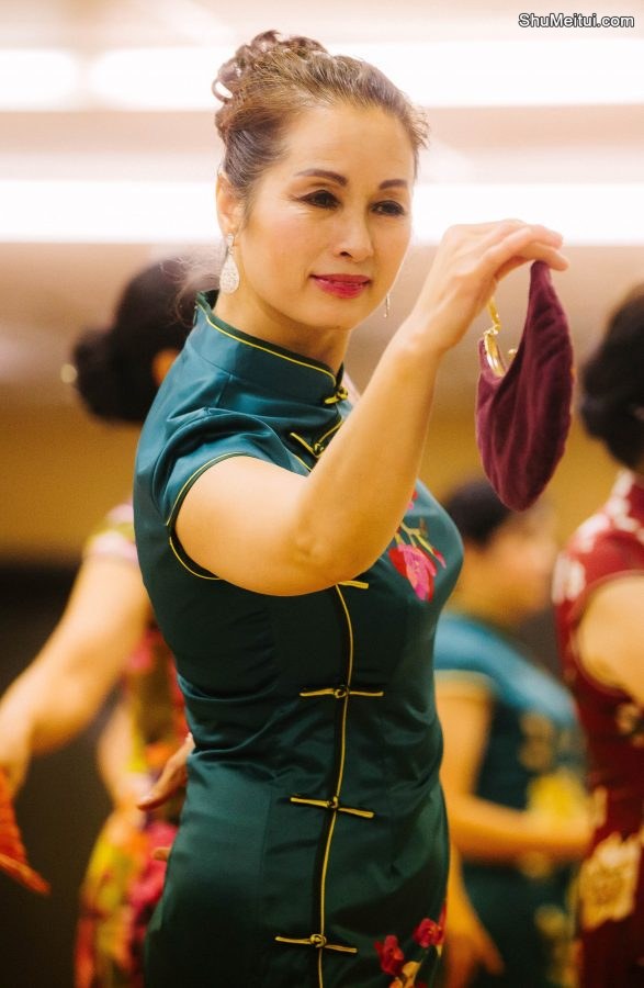 何姐和她的旗袍朋友穿各种各样的旗袍拍照片[第28张/共43张]