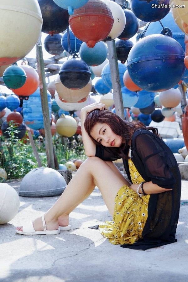 极品人妻在渔村旅行不时露出大腿[第29张/共44张]