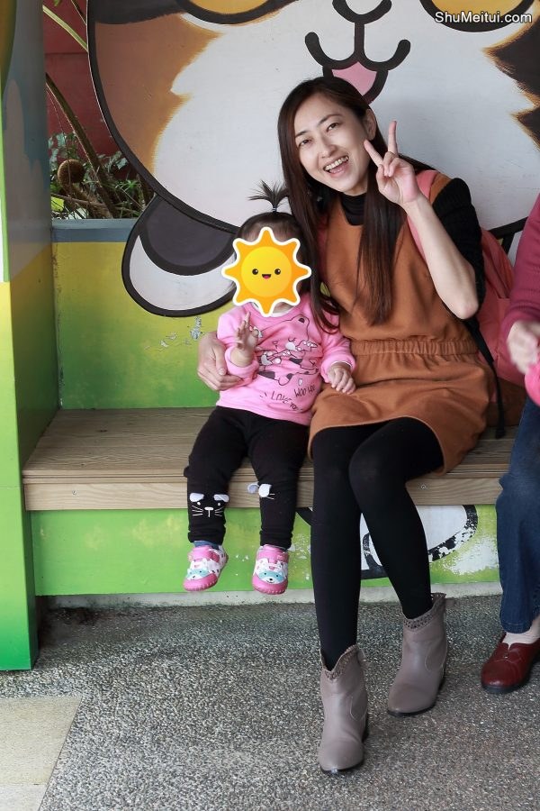 可爱长发美女外出裤袜短靴美腿线条优美[第4张/共12张]