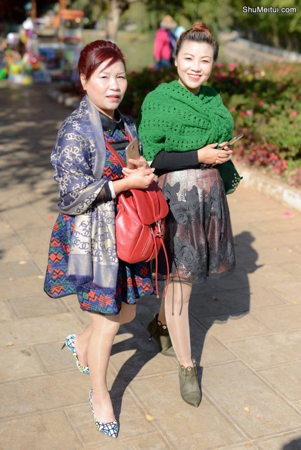 陪闺女去相亲的熟妇大姐，这母女俩真像呀[第3张/共4张]