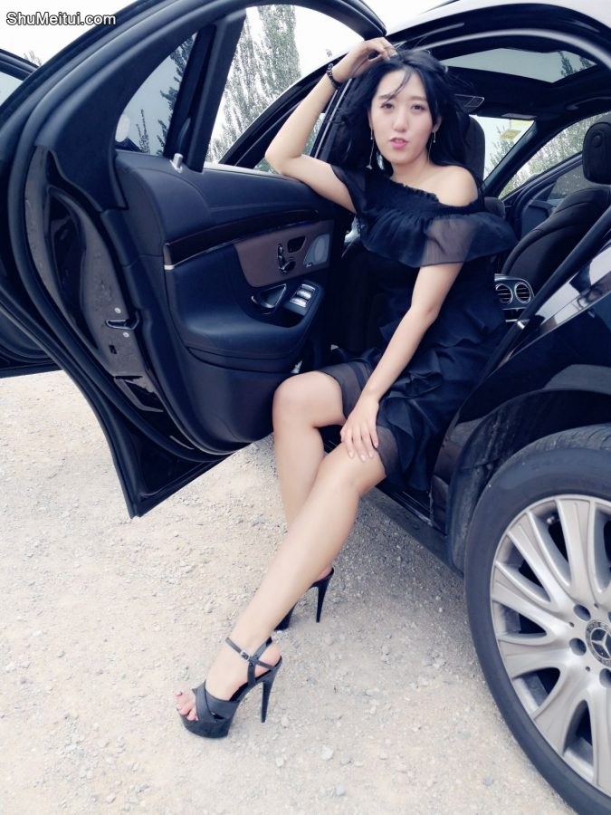 奔驰S级美胸媳妇换了好几套衣服秀美腿[第15张/共30张]