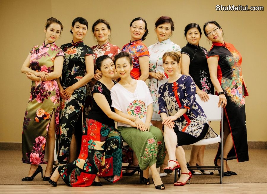 何姐和她的旗袍朋友穿各种各样的旗袍拍照片[第1张/共43张]