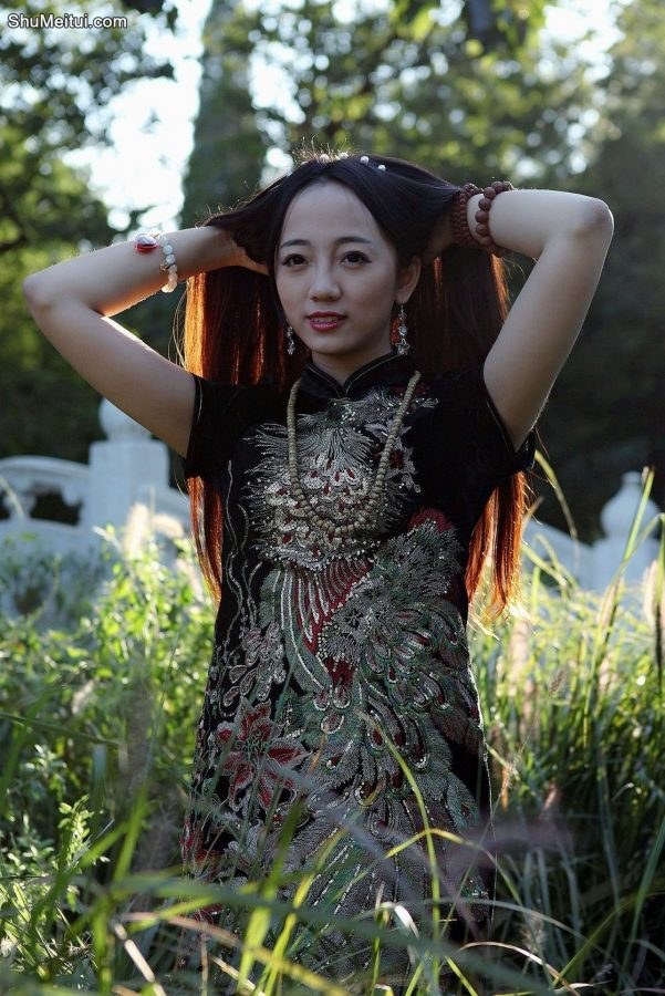 给一位气质美姐拍照，黑色短旗袍美腿性感[第19张/共19张]