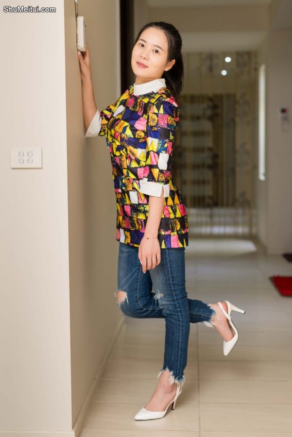 两位闺蜜在家的沙发上狂秀脚丫子[第12张/共12张]