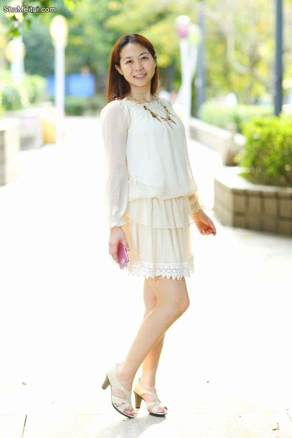 月姐穿短裙露腿外出拍照[第28张/共29张]
