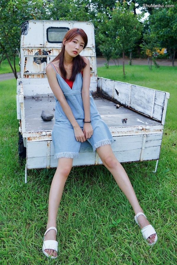 穿平底凉鞋的美腿人妻在巨石阵游玩[第25张/共61张]