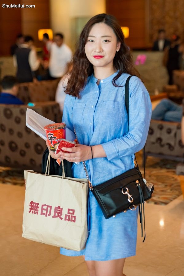 好漂亮的少妇，广告意识很强呀[第5张/共5张]