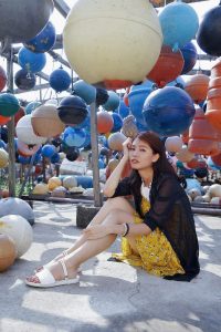 极品人妻在渔村旅行不时露出大腿