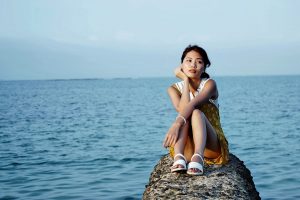 极品人妻在渔村旅行不时露出大腿