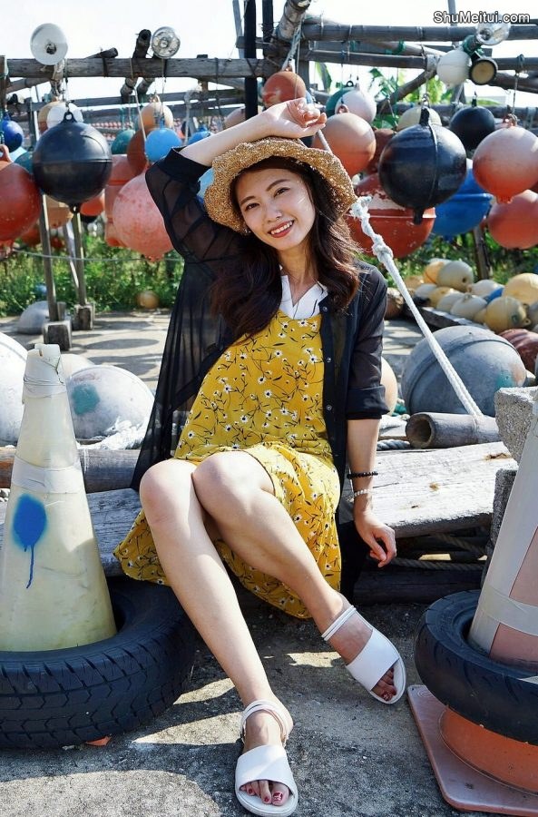 极品人妻在渔村旅行不时露出大腿[第19张/共44张]