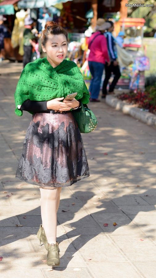 陪闺女去相亲的熟妇大姐，这母女俩真像呀[第1张/共4张]