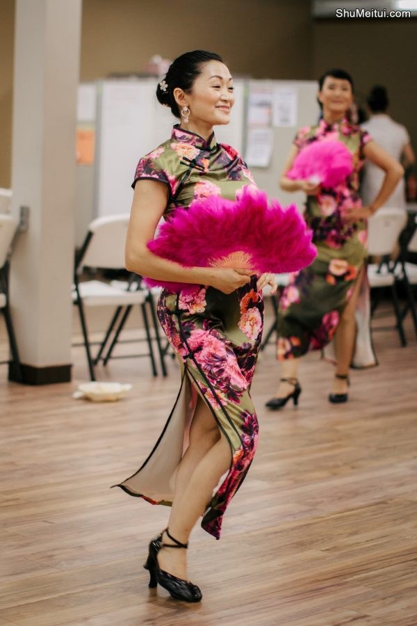 何姐和她的旗袍朋友穿各种各样的旗袍拍照片[第38张/共43张]