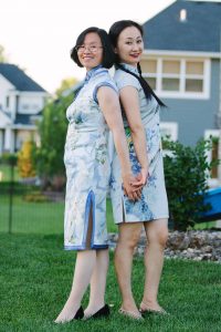 何姐和她的旗袍朋友白裙长发熟妇魅力十足