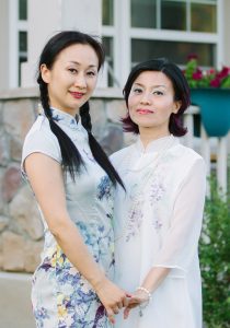 何姐和她的旗袍朋友白裙长发熟妇魅力十足