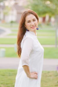 何姐和她的旗袍朋友白裙长发熟妇魅力十足