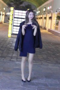 彤姐逛商场逛累了脱了高跟鞋晾晒丝袜脚给你欣赏