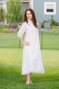 何姐和她的旗袍朋友白裙长发熟妇魅力十足