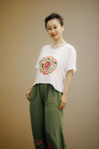 何姐和她的旗袍朋友穿各种各样的旗袍拍照片