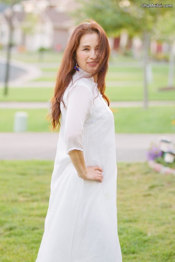 何姐和她的旗袍朋友白裙长发熟妇魅力十足[第11张/共20张]