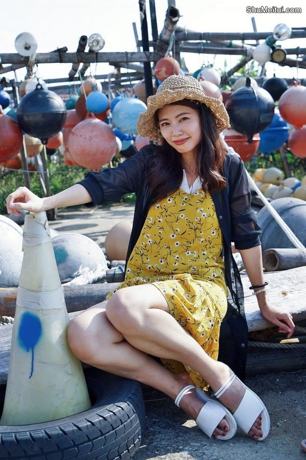 极品人妻在渔村旅行不时露出大腿[第16张/共44张]