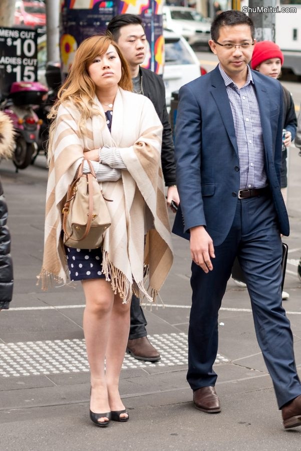 一脸不高兴的大姐，估计和身旁的老公冷战呢[第2张/共5张]