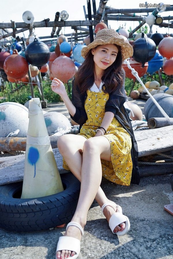 极品人妻在渔村旅行不时露出大腿[第25张/共44张]