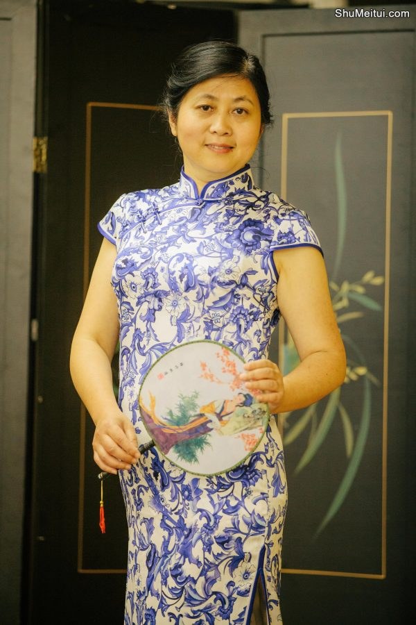 何姐和她的朋友们统一身着青花瓷旗袍排练[第34张/共35张]