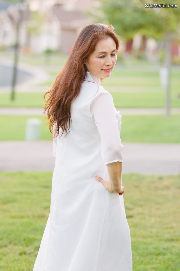 何姐和她的旗袍朋友白裙长发熟妇魅力十足[第10张/共20张]