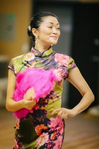 何姐和她的旗袍朋友穿各种各样的旗袍拍照片