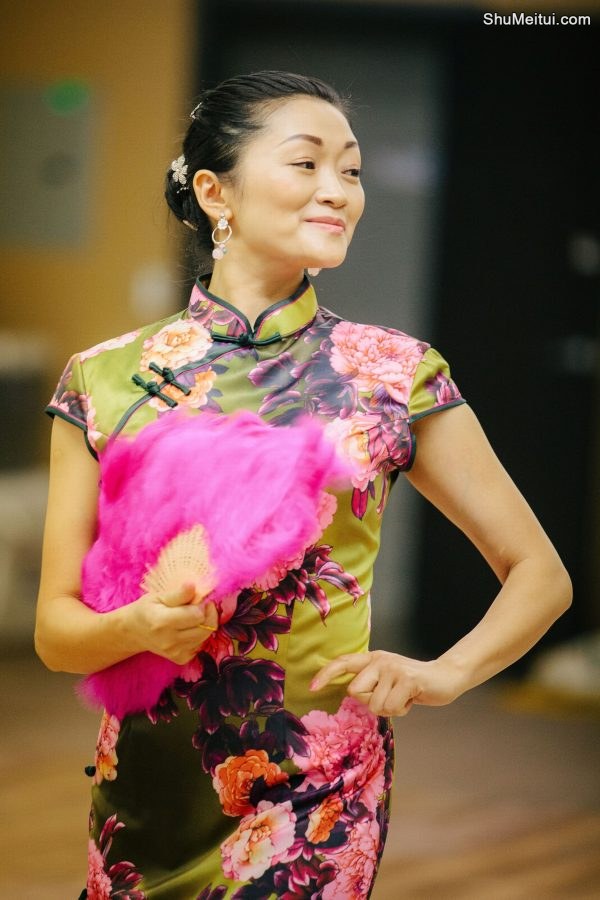 何姐和她的旗袍朋友穿各种各样的旗袍拍照片[第40张/共43张]