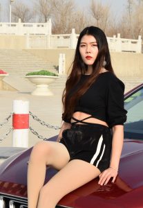 冬日里穿厚肉丝袜的大长腿御姐