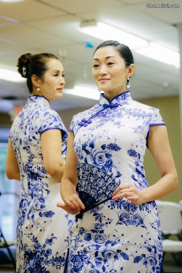 何姐和她的朋友们统一身着青花瓷旗袍排练[第27张/共35张]