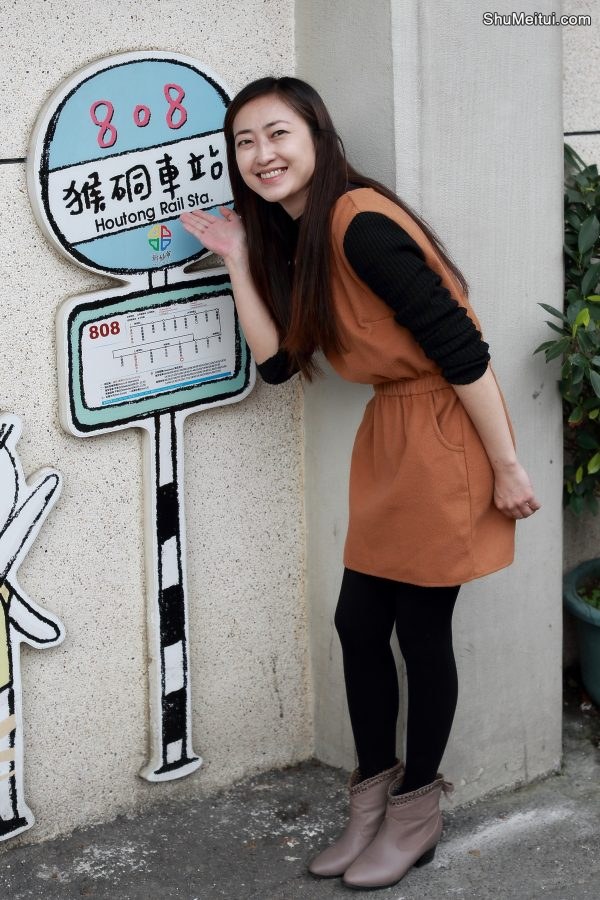 可爱长发美女外出裤袜短靴美腿线条优美[第6张/共12张]