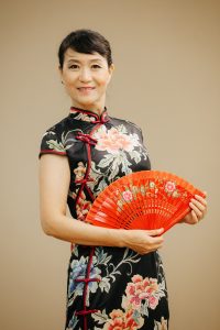 何姐和她的旗袍朋友穿各种各样的旗袍拍照片