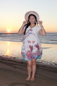 熟妇穿凉高拖鞋到海边就脱掉了