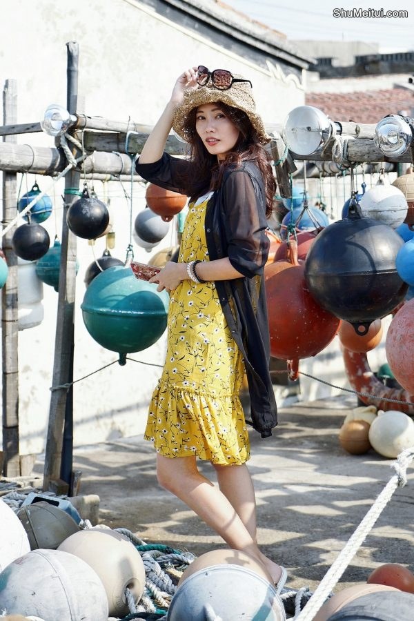 极品人妻在渔村旅行不时露出大腿[第5张/共44张]